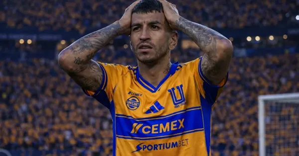 Correa pudo haberse convertido en el villano con su penal errado que refleja la crisis goleadora del argentino.