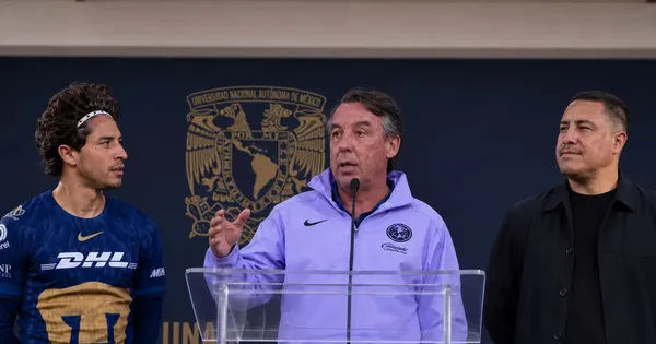 Emilio Azcárraga junto a Jordan Carrillo y Efraín Juárez.