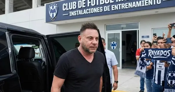 Ilustración digital de Antonio Mohamed llegando a Rayados