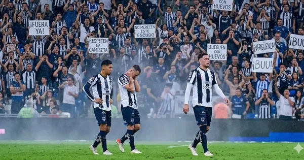El Estadio BBVA recibe con abucheos a los jugadores de Rayados