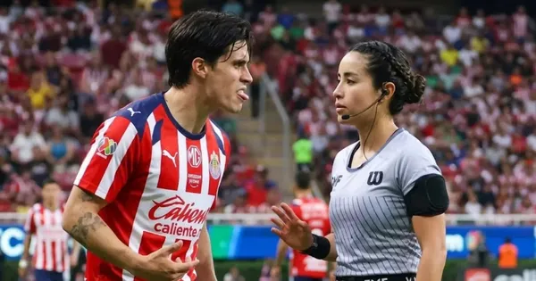 La reacción de Diego Campillo luego de que se anulara el penal en el Chivas vs. Xolos