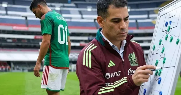 Imagen digital de Rafa Márquez junto a futbolista del Tri