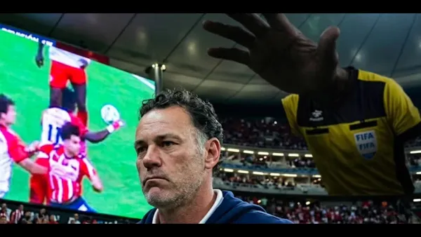 (VIDEO)¿Mano negra? El responsable de anular el penal de Chivas ante Xolos