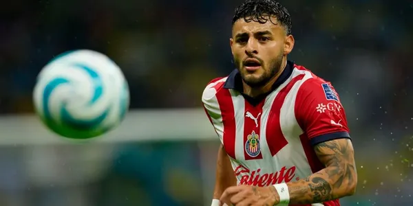 A Christian Calderón le perdonaron, renovó con Chivas, pero le bajaron el sueldo, a Vega, en cambio, le ofrecen algo distinto