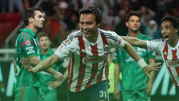A partir de mayo de 2025, el delantero mexicano competirá nuevamente en la primera división / @Chivas