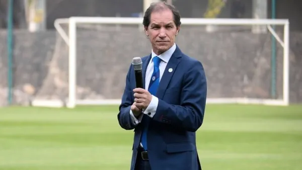 A pesar de estar en la selección mexicana siguen saliendo los negocios del ex presidente celeste