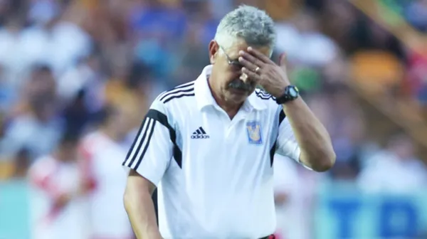 A Ricardo Ferretti se le cae el libreto en Tigres y demuestra que solo es un DT para equipos chicos.