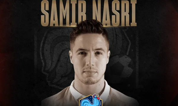 A Samir Nasri se lo ve pasado de peso, en su arribo a México.