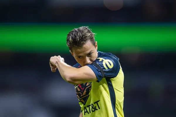 A Sebastián Córdova se le notó a disgusto durante el juego de América Femenil ante Tigres, donde las cámaras de televisión lograron captarlo.