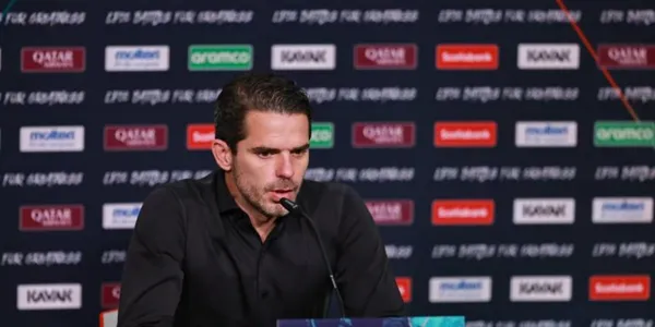 A unas horas del América vs Chivas, Gago sorprende con una postura extraña.