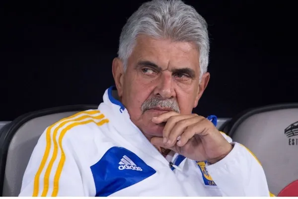 A unas horas del duelo entre Pumas y Tigres, Ricardo Ferretti recibe una cachetada por parte del entrenador universitario