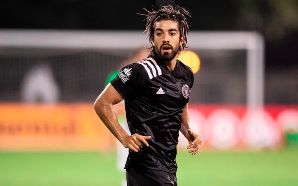 Aarón Galindo llegó a Chivas cobrando millones, pero fue una decepción tras su paso por el club.