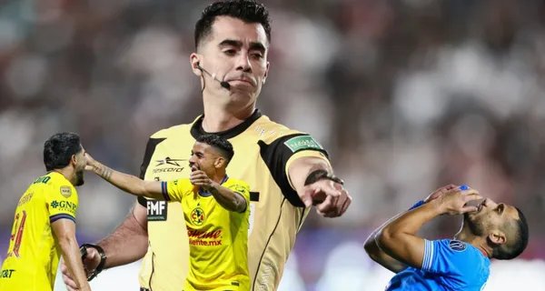 Adonai Escobedo señala un penal en partido de la Liga MX (Fuente: Posta Deportes)