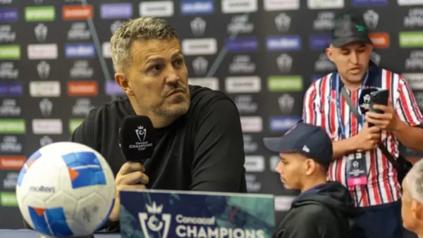 Aficionado de Chivas que irrumpió rueda de prensa rompe el silencio | Foto: Especial