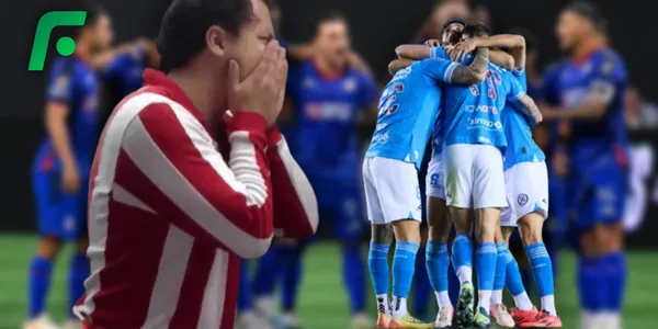 Aficionado de Chivas triste y jugadores de Cruz Azul (Fuente: MEXSPORT)