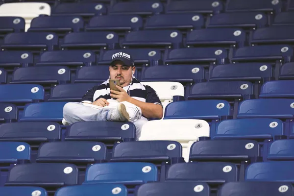 Aficionado de Rayados, solo en las gradas (Fuente El Norte)
