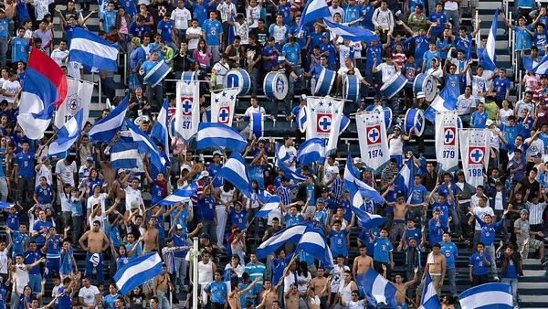 Aficionados de Cruz Azul. | Foto: Mex Sport