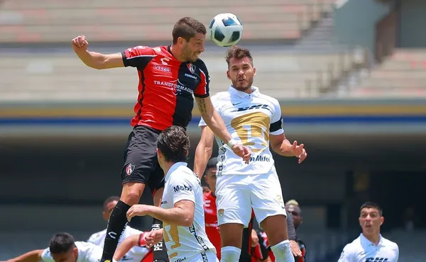 Aficionados de Pumas y Atlas explotan contra sus equipos por el triste accionar que han mostrado en el Olímpico Universitario, asegurando que el encuentro está aburrido.