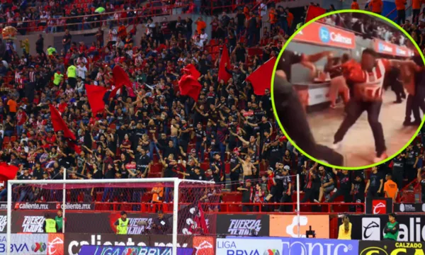 Aficionados de Xolos ubicados detrás de una de las porterías (Fuente: Esto)