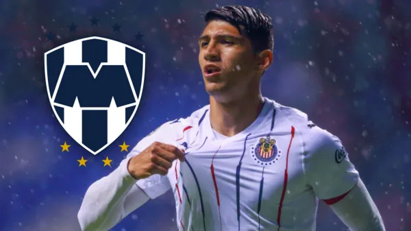 Alan Pulido festjando gol con Chivas