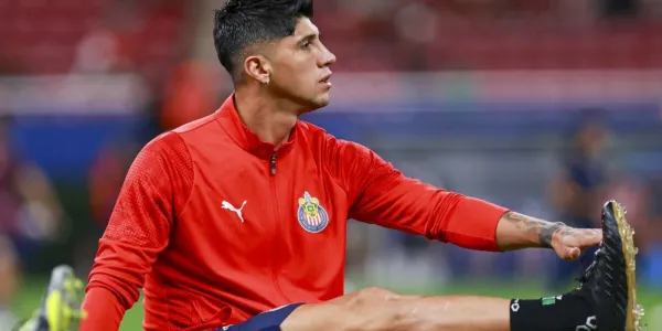 Alan Pulido levanta sospechas tras su aparición en la ciudad de un club con el que tiene pasado