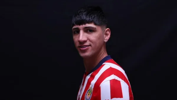 Alan Pulido sigue sin debutar en este Clausura 2025 | Foto: @chivas