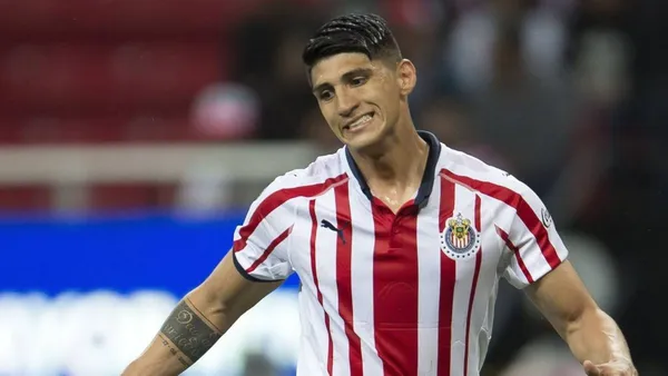 Alan Pulido tiene el deseo de volver a Chivas, pero habría una persona que se lo impide