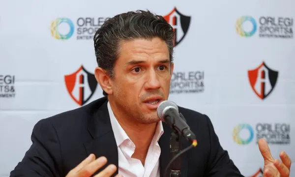 Alejandro Irarragorri en una conferencia de prensa / ESPN