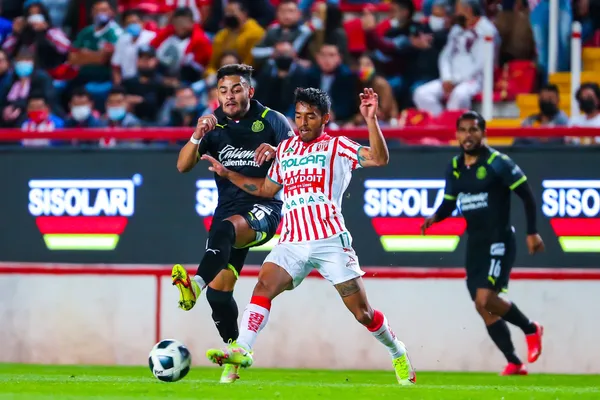 Alexis Vega anotó en el partido amistoso de Chivas ante Necaxa, y en el festejo habría dejado ver que seguirá en el club.