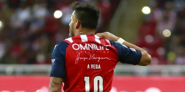Alexis Vega dejaría Chivas, el jugador heredaría la playera 10 y no es ya el Padilla