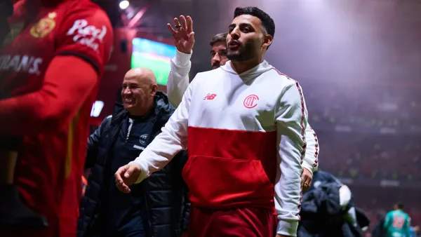 Alexis Vega en el Estadio Nemesio Diez