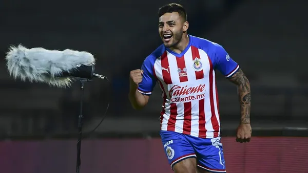 Alexis Vega esperaría el término de su contrato en Chivas para ir a Europa.