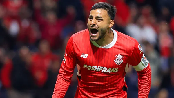 Alexis Vega festenando su gol con Toluca (Foto: MEXSPORT)