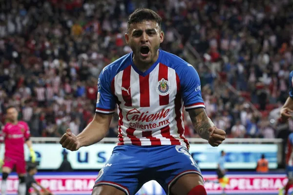 Alexis Vega ha tenido una buena participación en los Juegos Olímpicos de Tokio 2020 y Chivas extraña su presencia en la ofensiva. Averigua cuánto le ha costado su pase al club Tapatío y cuál es su valor de mercado para salir al fútbol europeo.