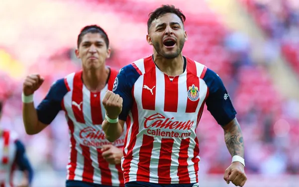 Alexis Vega no ha renovado contrato con Chivas y aprovecharía su buen momento para tener un mejor contrato.