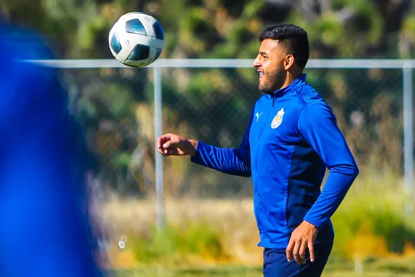 Alexis Vega podría renovar con Chivas si llegara uno de los técnicos que más provecho le han sacado.