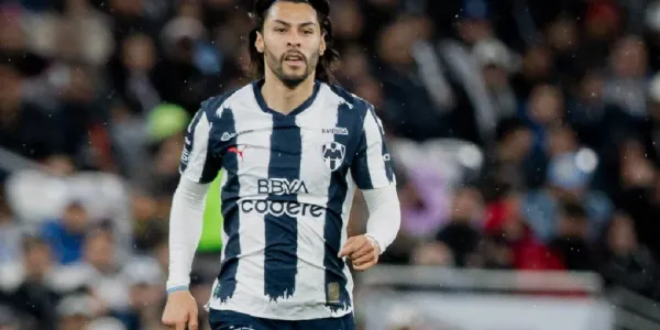 Alonso Aceves es encarado por aficionado de Rayados afuera de El Barrial
