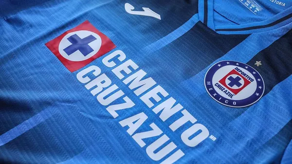 Álvaro Dávila, director ejecutivo de Cruz Azul, envió un mensaje a los elementos que no quieren renovar y les pidió que al menos cumplan con su contrato.