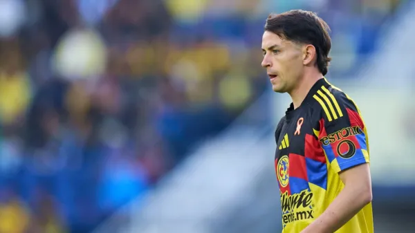 Álvaro Fidalgo en el Club América durante uno de los cotejos