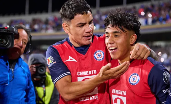 Amaury Morales festeja gol con el Cruz Azul (Fuente: Mexsports)