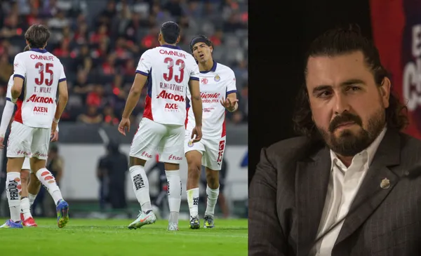 Amaury Vergara a la derecha, a la izquierda, jugadores de Chivas se lamentan (Fuente: Mexsports)