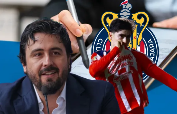 Amaury Vergara, Armando González y contrato/ Foto Facturama.