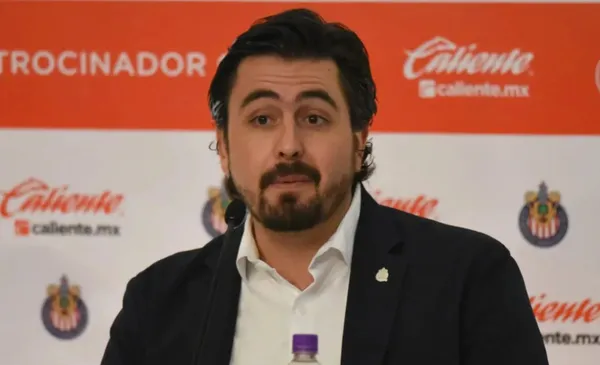 Amaury Vergara en la conferencia de prensa, con las Chivas (Fuente: Chivas)
