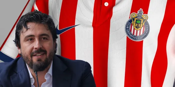 Amaury Vergara junto a jersey de Chivas / FOTO X