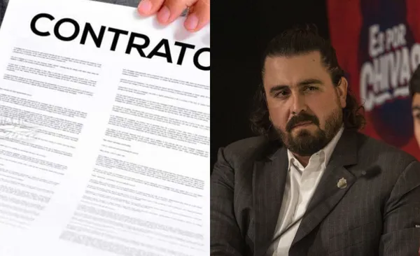 Amaury Vergara mira a jugador, la izquierda, la firma de un contrato (Fuente: Mexsports y Free Pick)