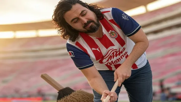 Amaury Vergara planea continuar con la limpieza de Chivas de cara al Apertura 2025 | Foto: Imagen generada por Grok