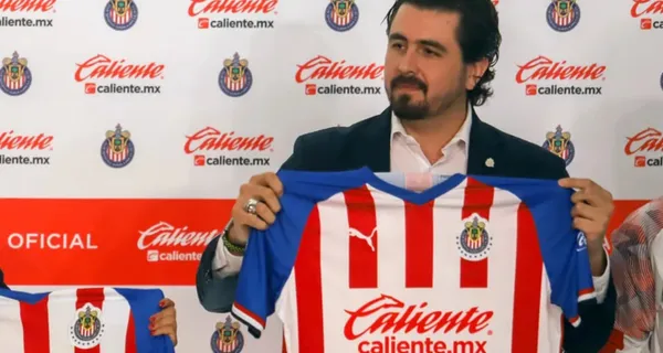 Amaury Vergara presenta la playera de las Chivas (Fuente: Mexsports)