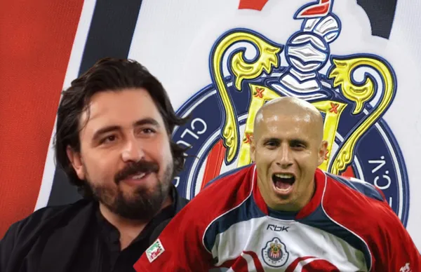 Amaury Vergara riendo, Adolfo Bautista y escudo de Chivas/ Foto Milenio.