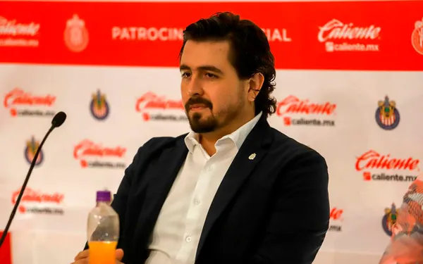 Amaury Vergara tomaría la decisión de vender a una de sus grandes figuras y sólo así llevaría refuerzos a Chivas.