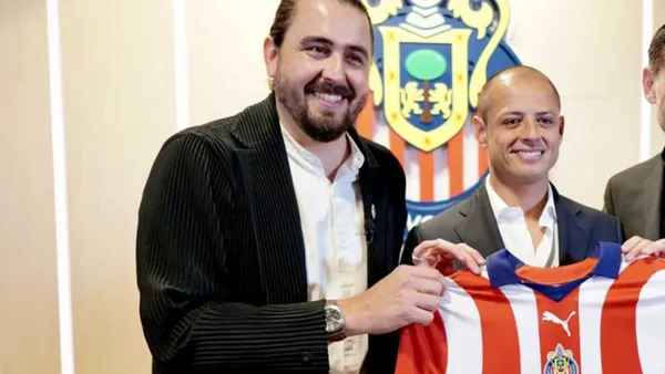 Amaury Vergara y Javier Hernández (Foto: Chivas)